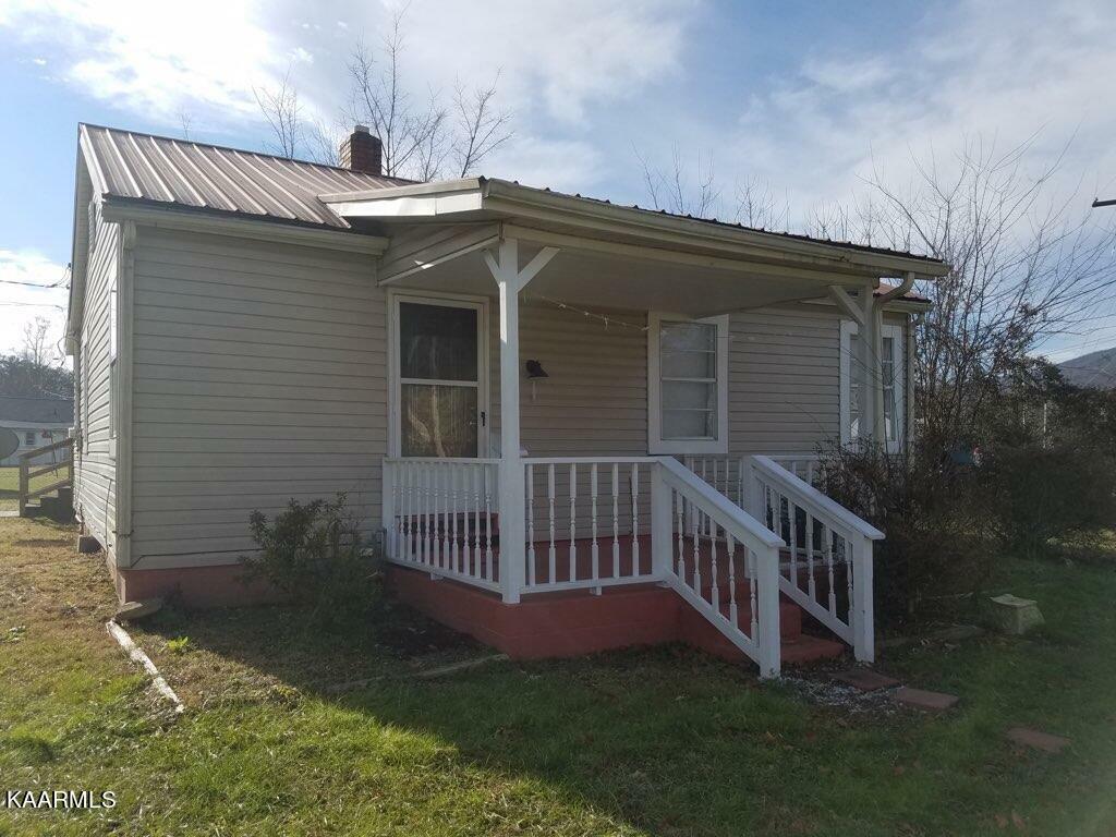 Property Photo:  102 Carr Ave  TN 37748 