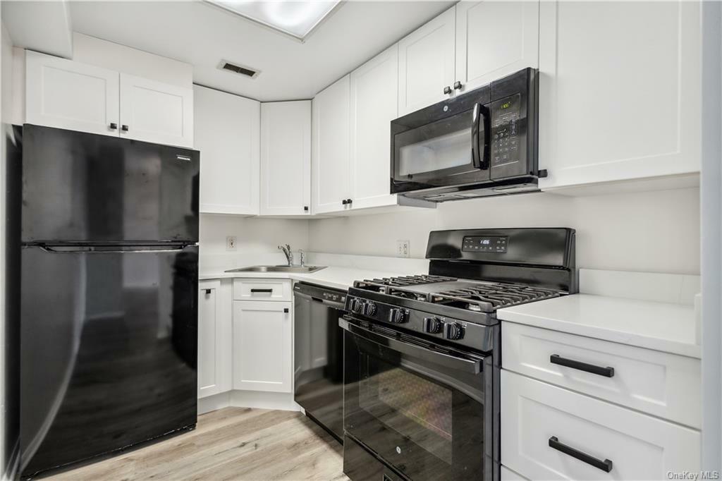 Property Photo:  60 Glen Road 3D  NY 10709 