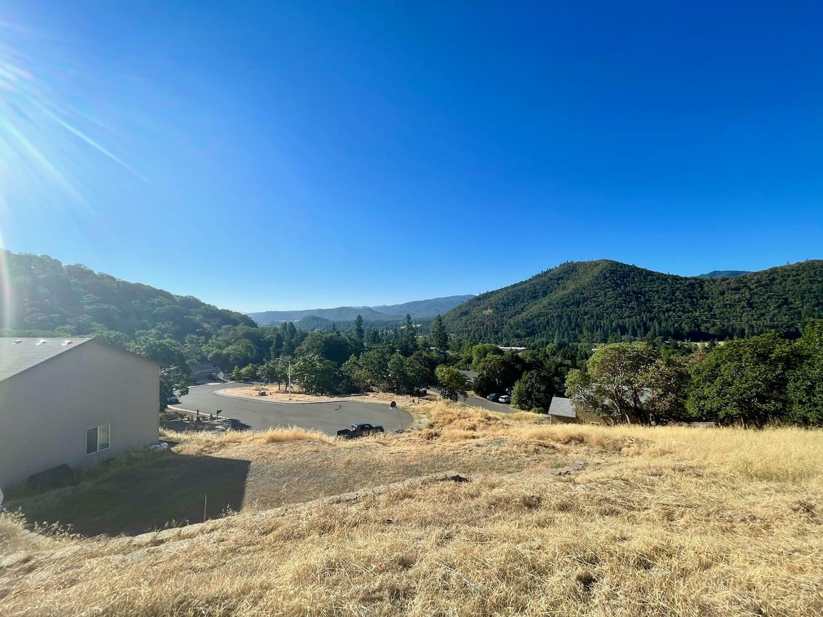Property Photo: 889 Jacoby Street OR 97525