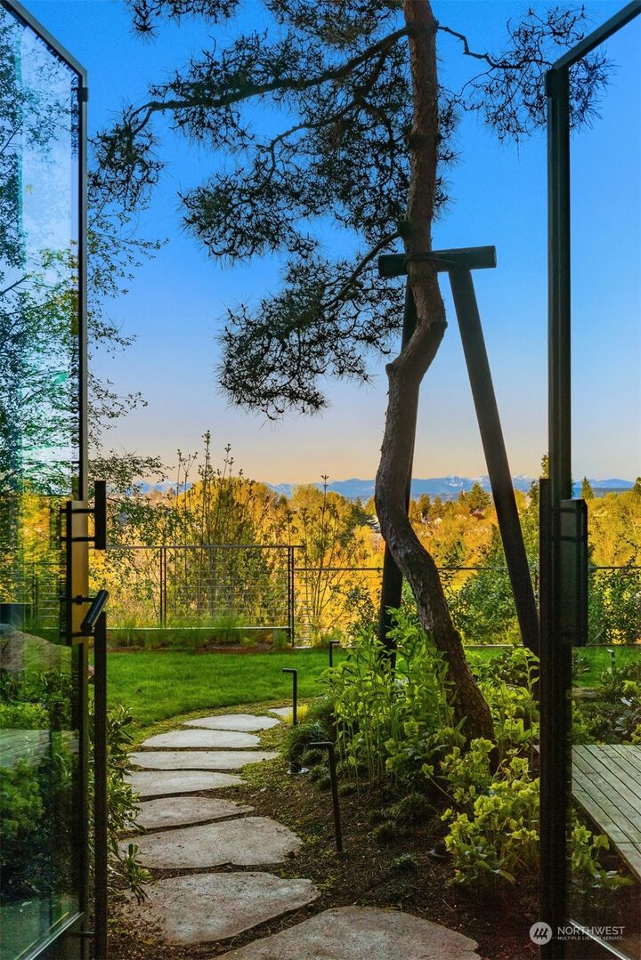 4 bed Seattle home for sale 2328 Delmar Drive E, Seattle, WA 98102