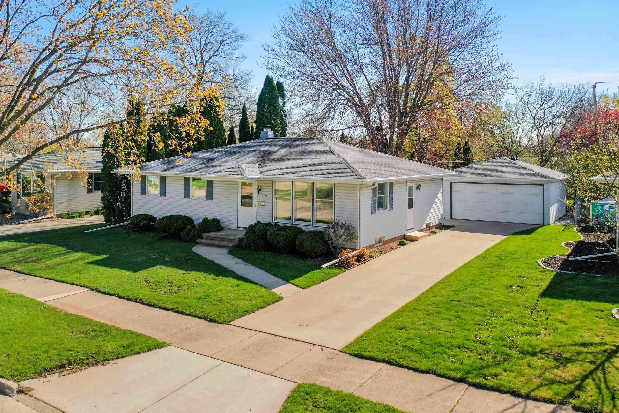 Property Photo:  600 S Joseph Street  WI 54915 