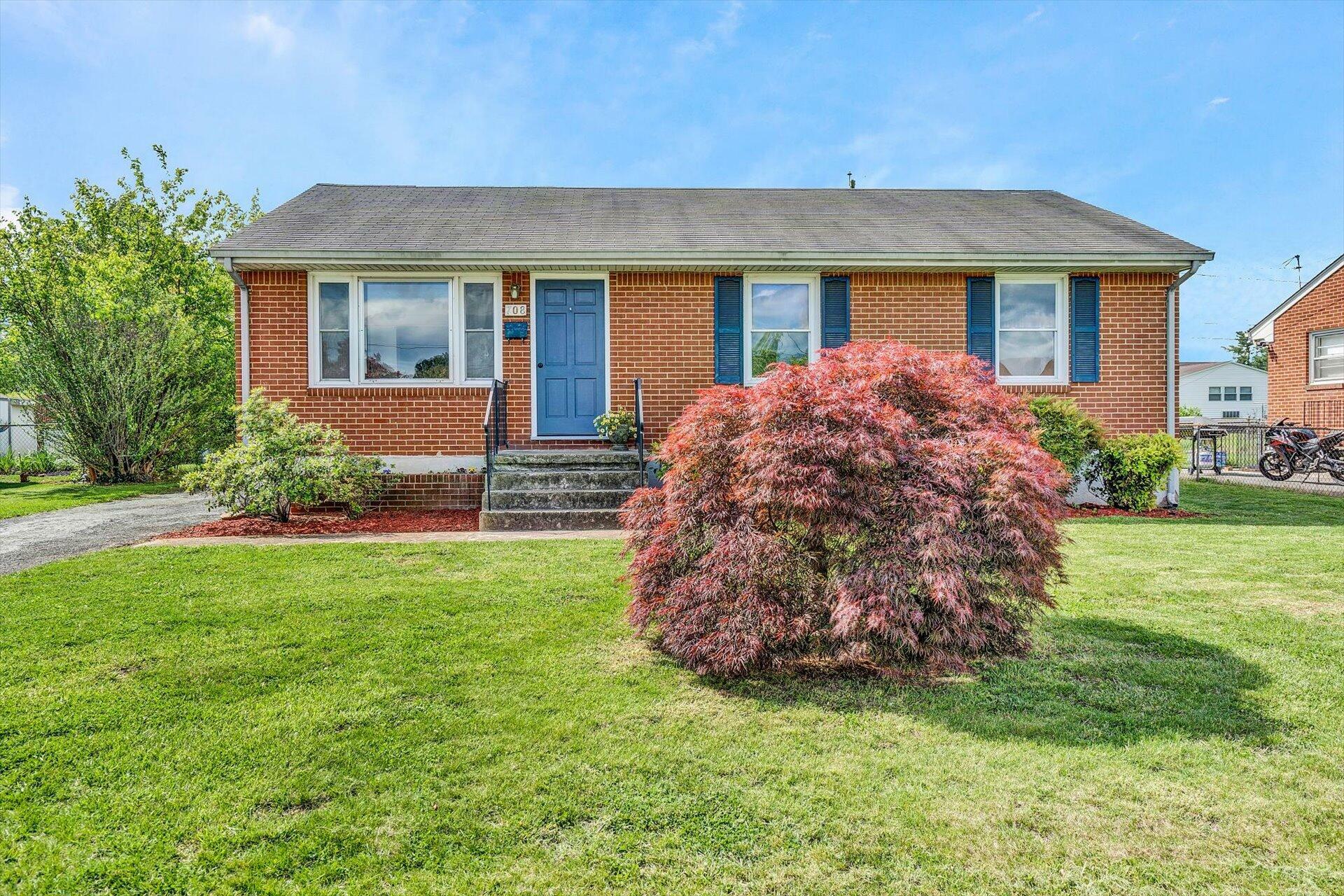 Property Photo:  708 Fairhurst Dr  VA 24012 