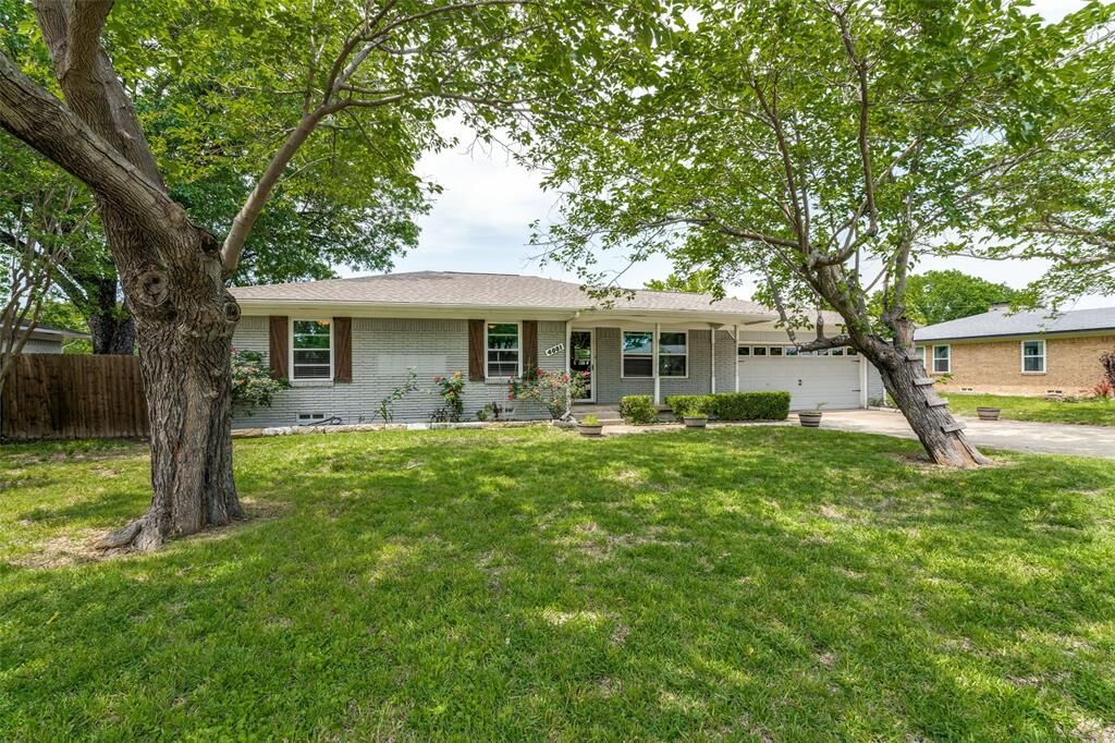 Property Photo: 4001 Skyline Drive TX 75088