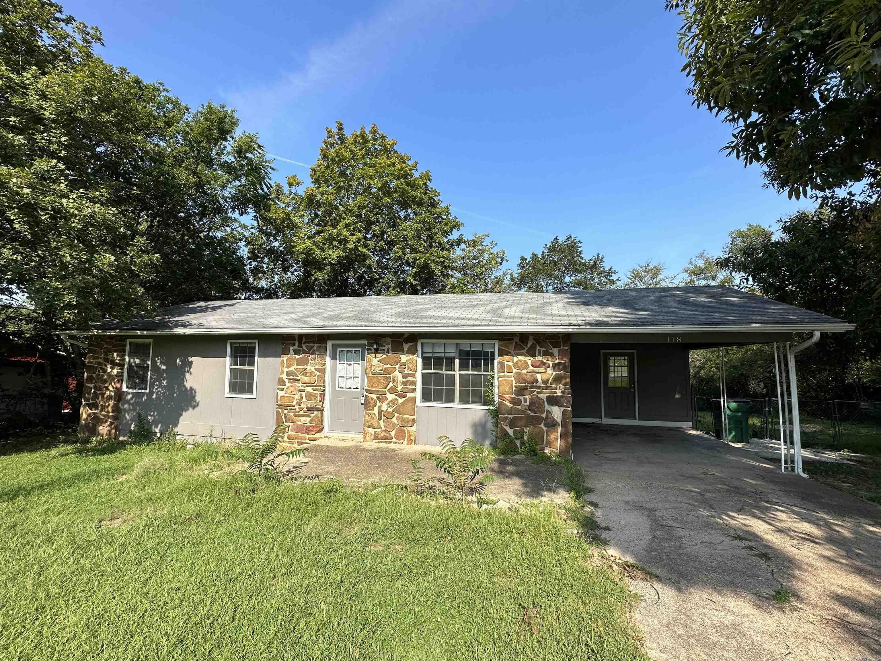 Property Photo: 118 S Johnson Street AR 72634