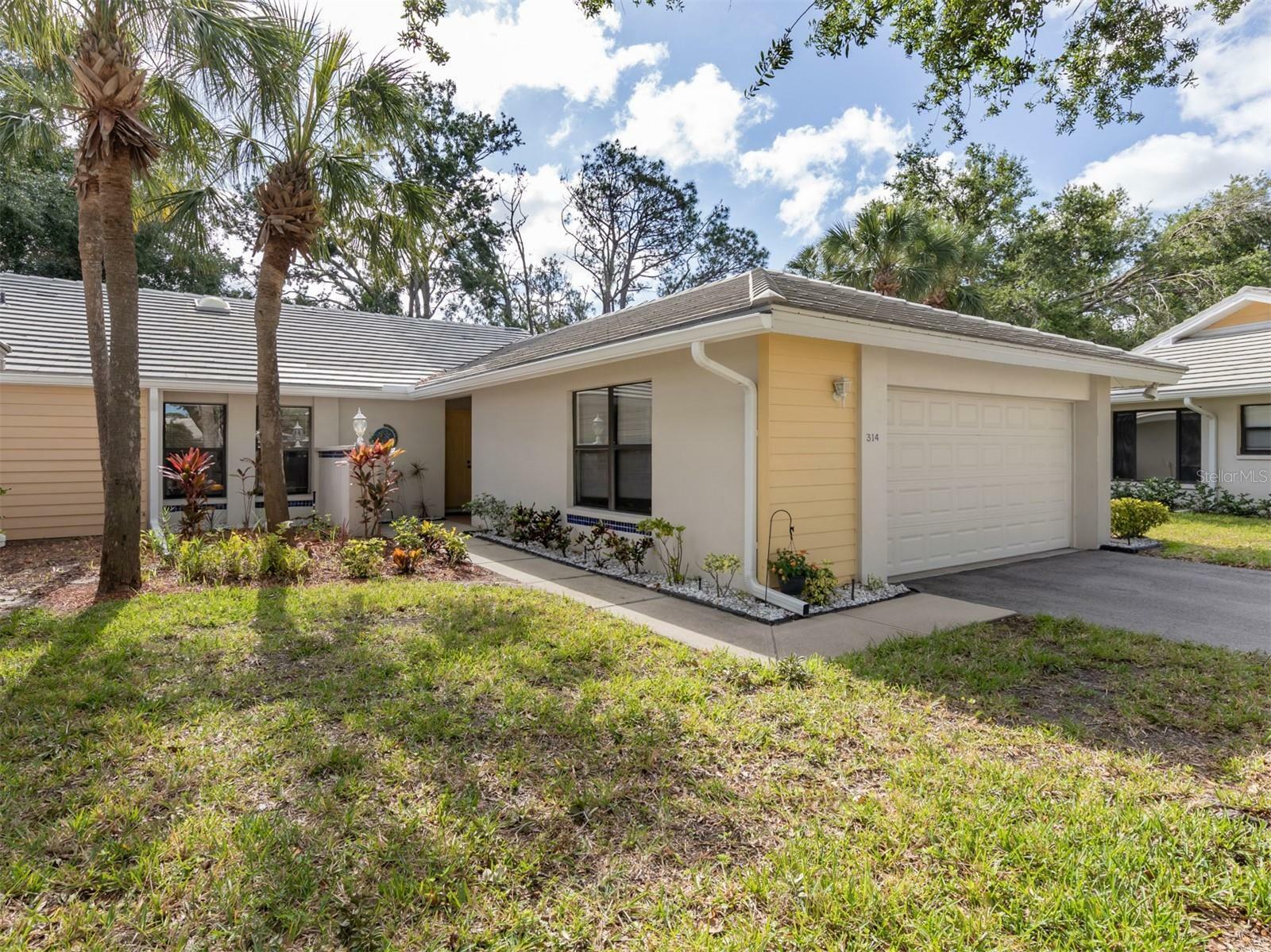 Property Photo:  314 Pembroke Lane 189  FL 34293 