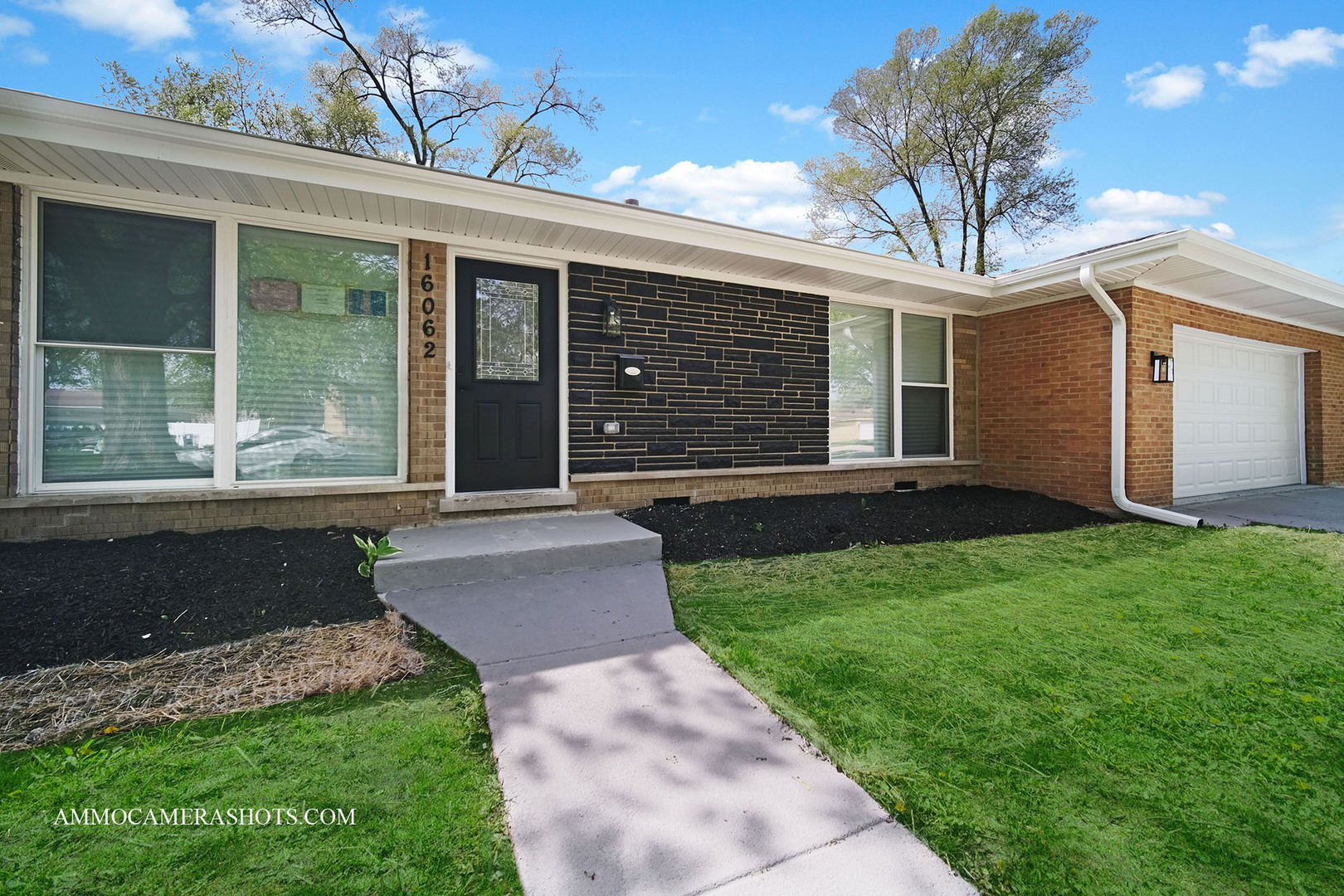 Property Photo: 16062 University Avenue IL 60473