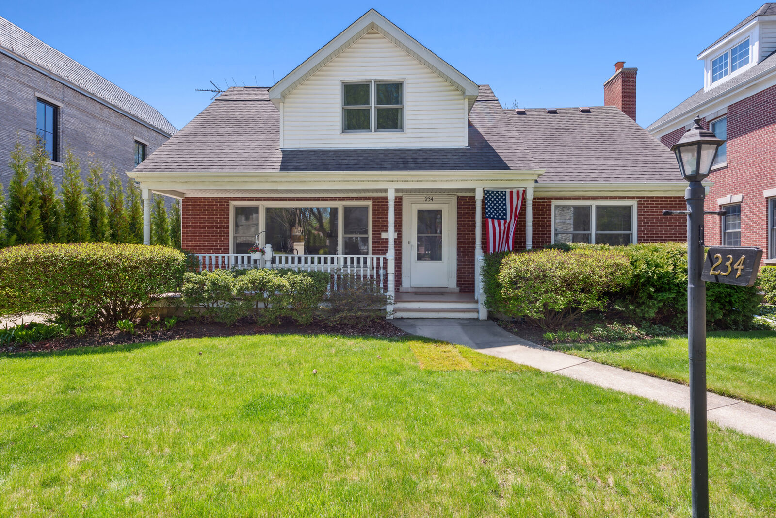 Property Photo:  234 E Niagara Avenue  IL 60126 