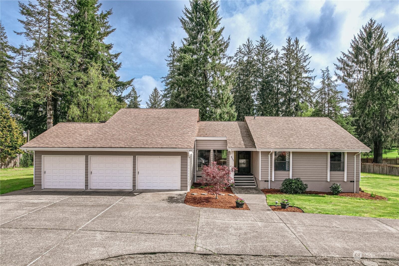 Property Photo:  911 Fairway Drive  WA 98520 