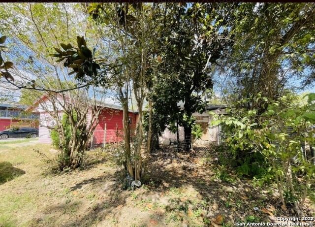 Property Photo:  614 4th St  TX 78059 