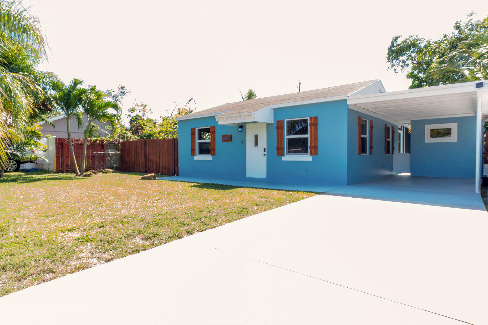 Property Photo:  6925 Westview Drive  FL 33462 