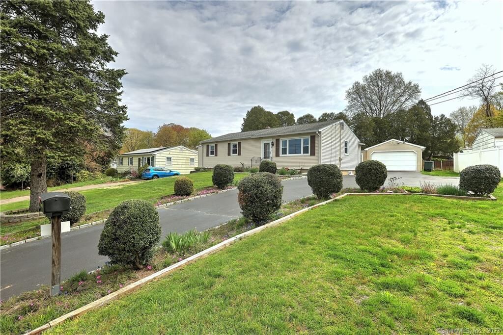 Property Photo:  919 Naugatuck Avenue  CT 06461 