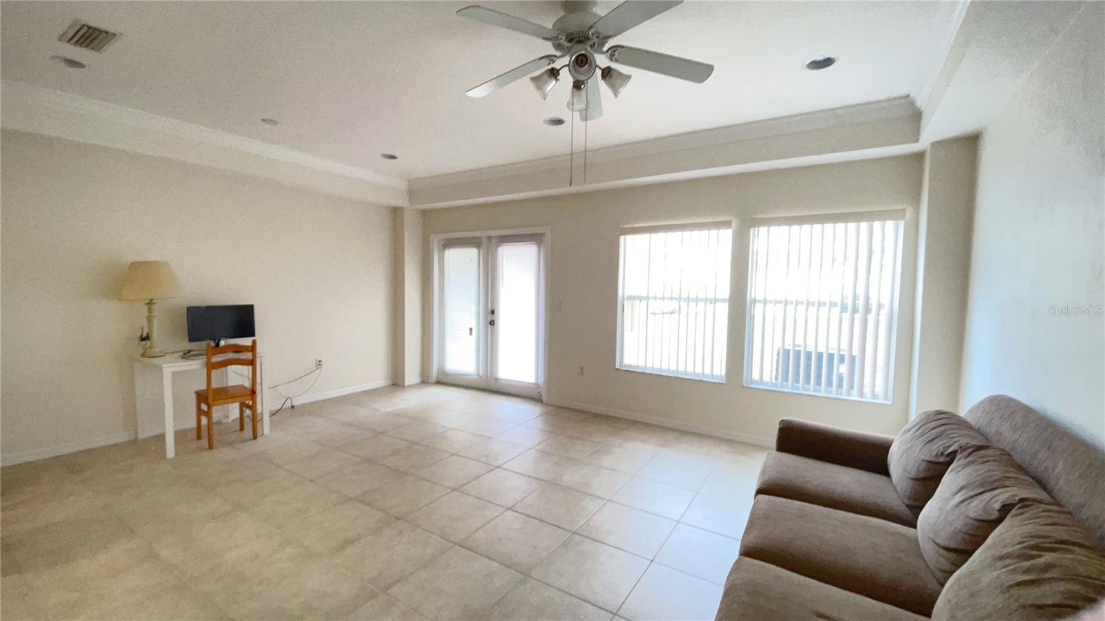 Property Photo: 532 NW 39th Road 204 FL 32607