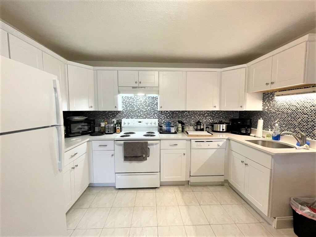 Property Photo: 6 McLean Pl 10 MA 02140