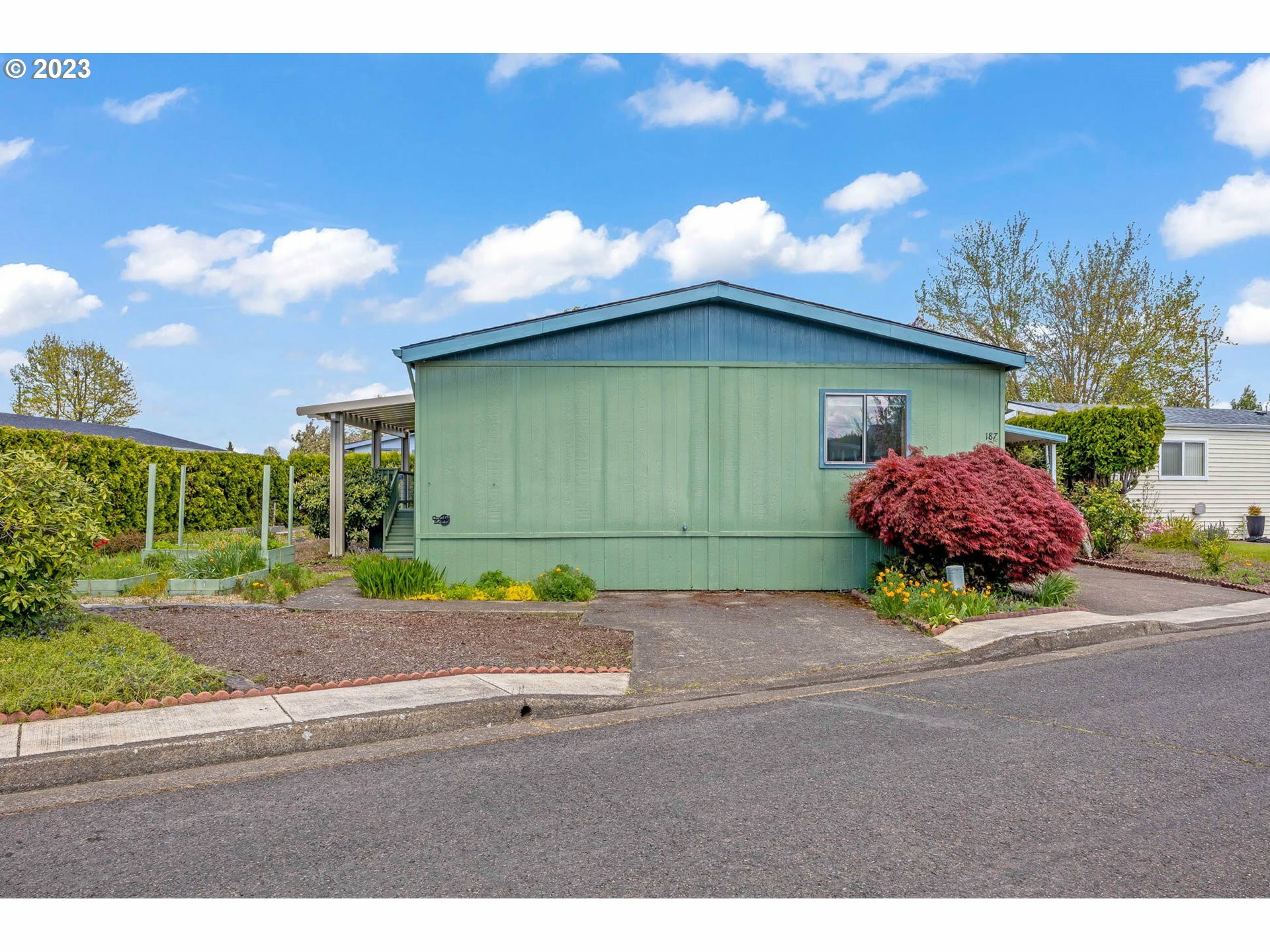 Property Photo: 1199 N Terry St 187 OR 97402