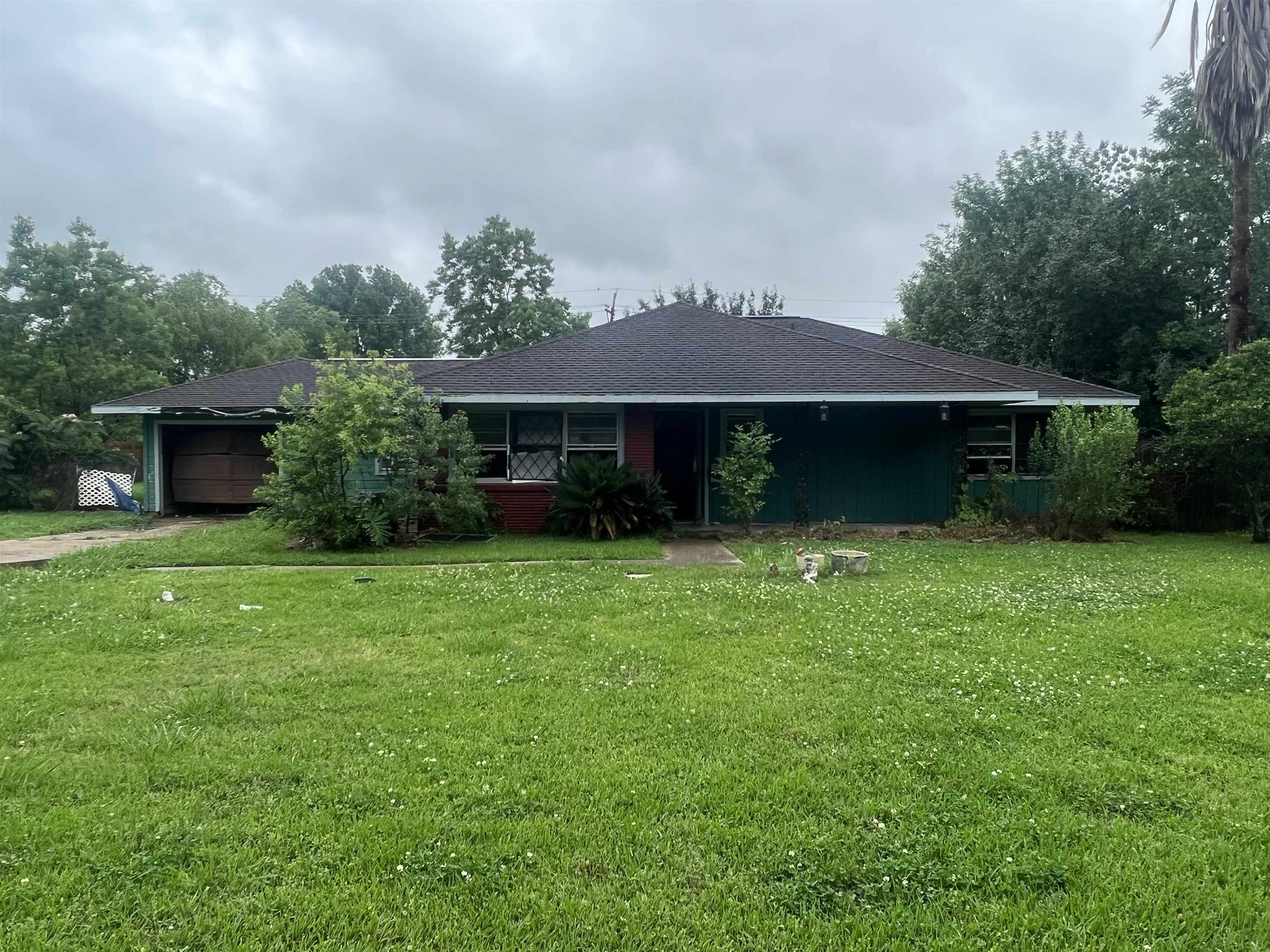 Property Photo: 3240 Oak Ave. TX 77619
