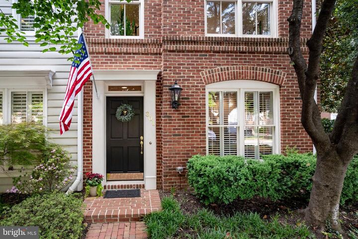 301 S Henry Street  Alexandria VA 22314 photo