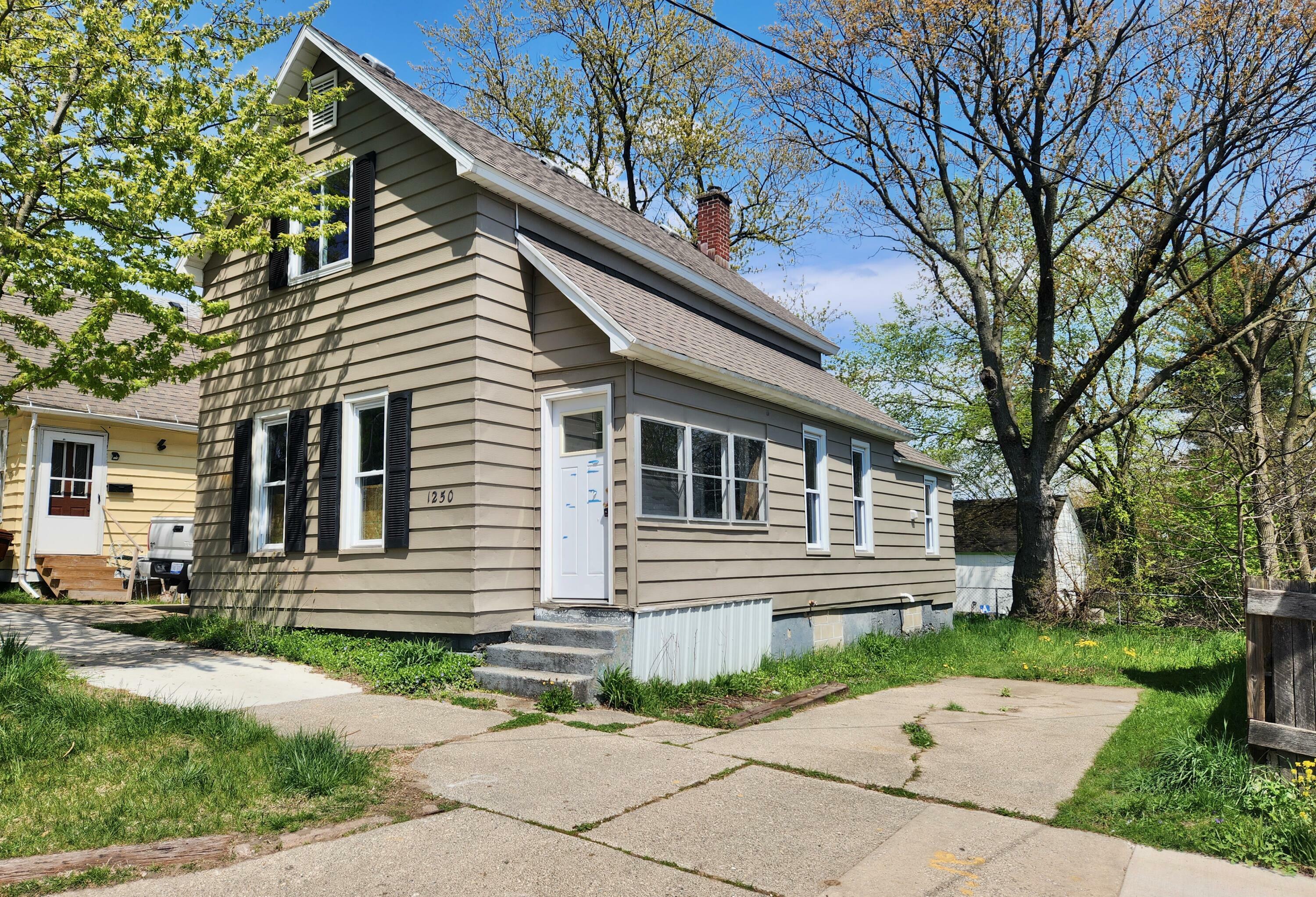 Property Photo:  1250 Garfield Avenue NW  MI 49504 