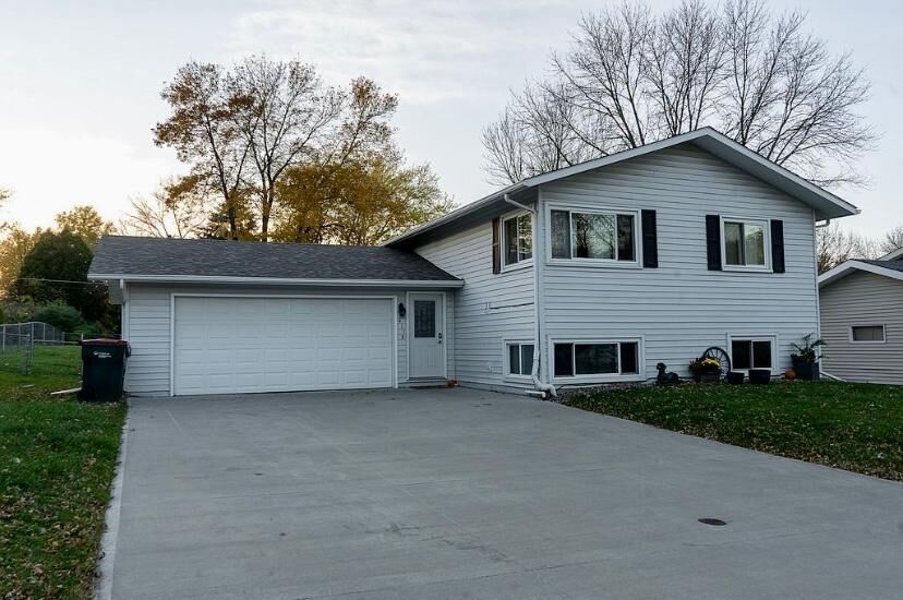 Property Photo:  411 4th Avenue NE  MN 55920 