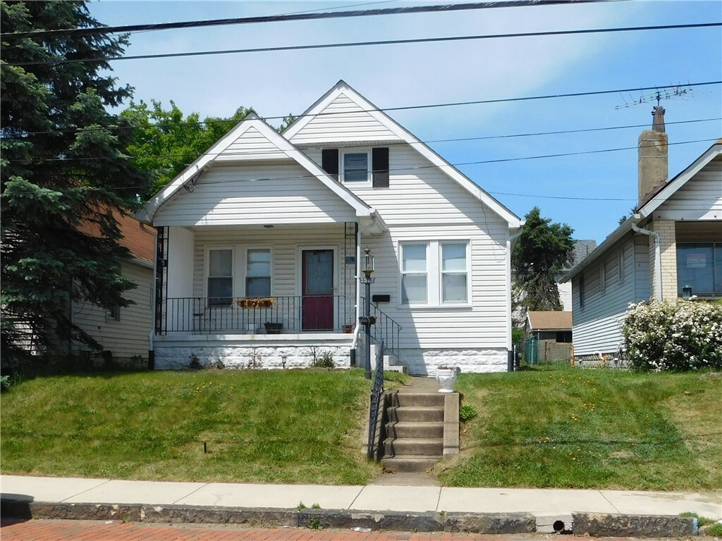 Property Photo:  3511 Grover Avenue  PA 15132 