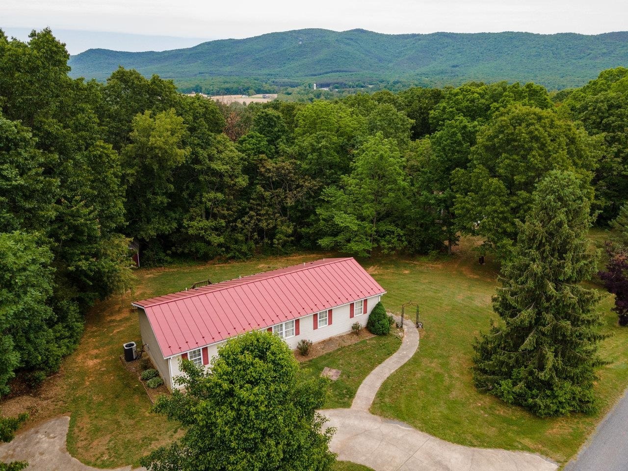 Property Photo: 3287 Northview Ln VA 22827