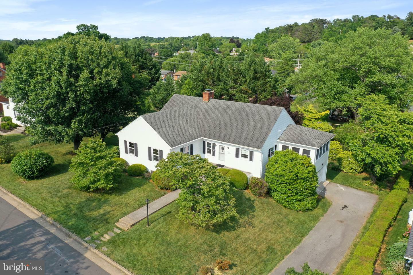 Property Photo: 439 Washington Avenue VA 22630