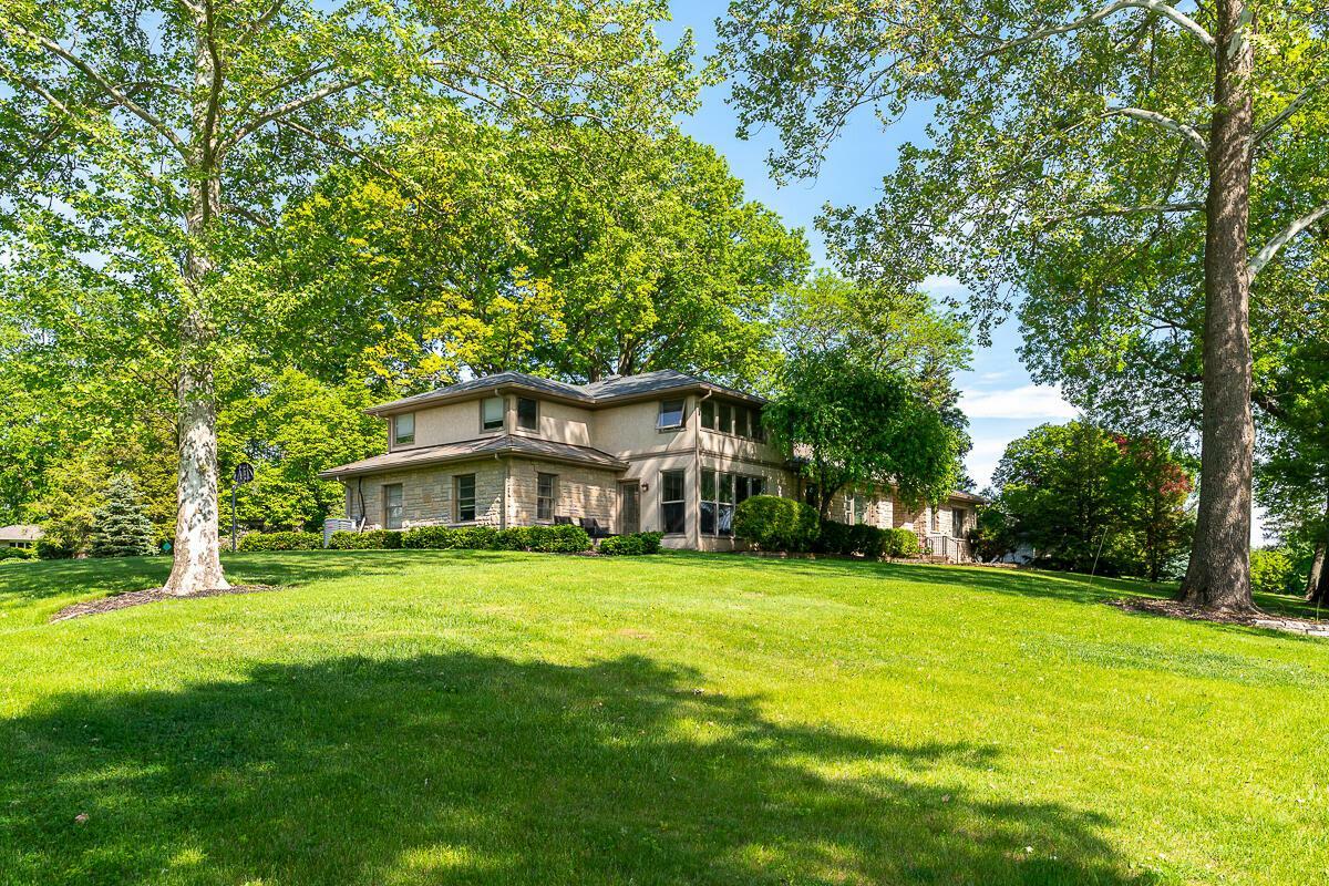 Property Photo: 2710 Charing Road OH 43221