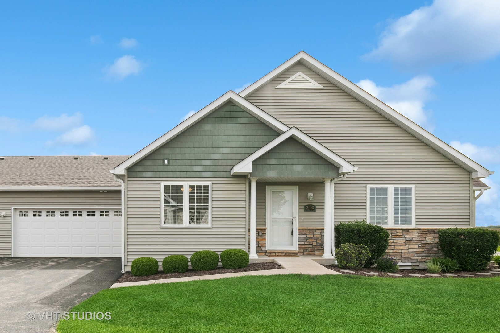 Property Photo:  2193 Waterbury Lane W  IL 60178 