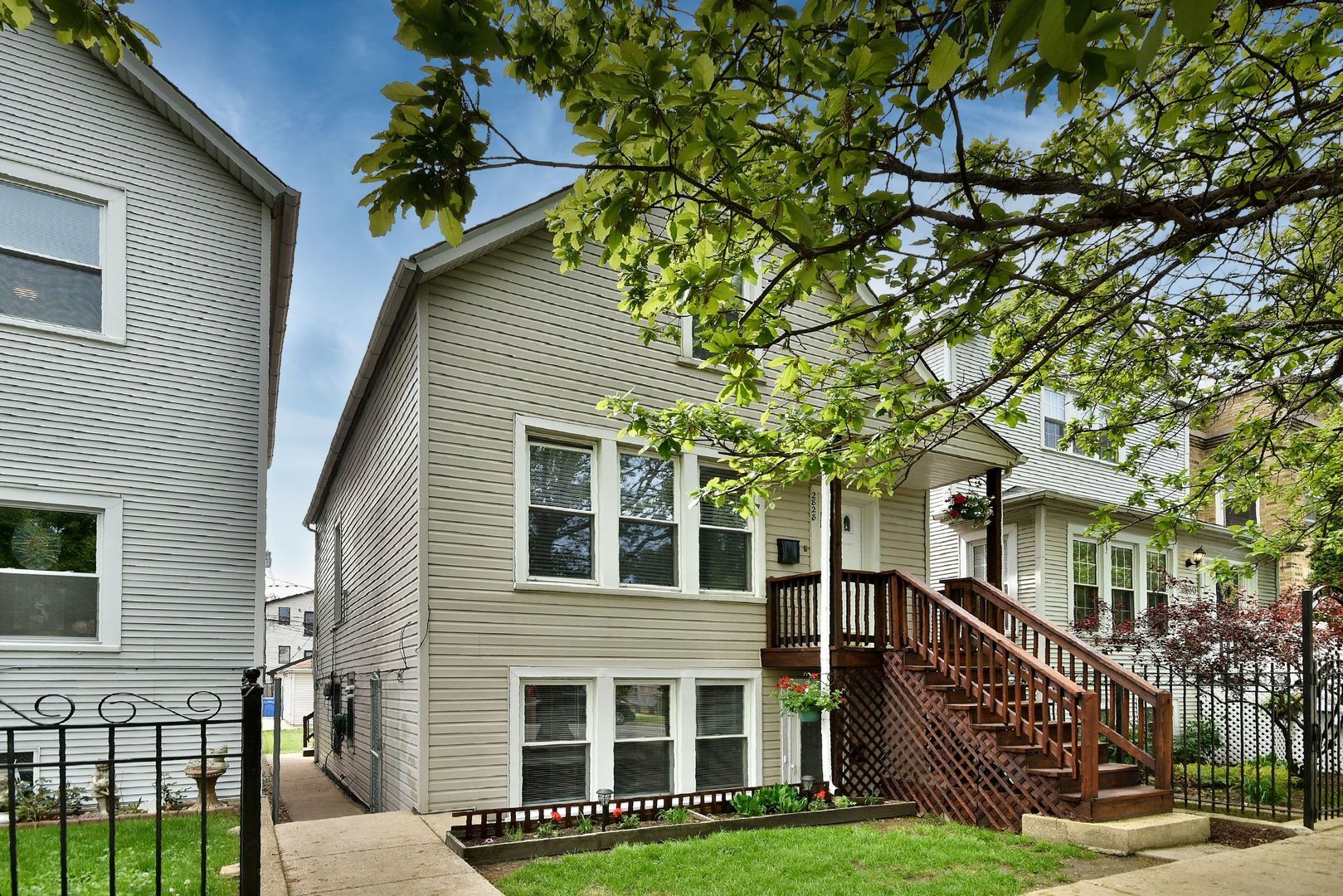 Property Photo:  2828 N Campbell Avenue  IL 60618 