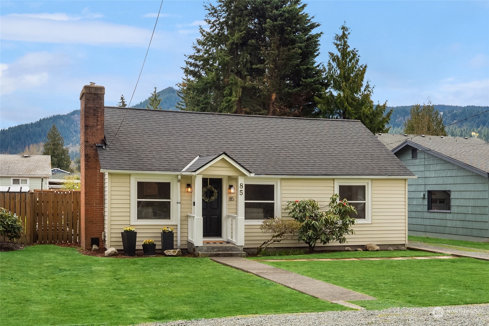 Property Photo:  85 NE Dogwood Street  WA 98027 