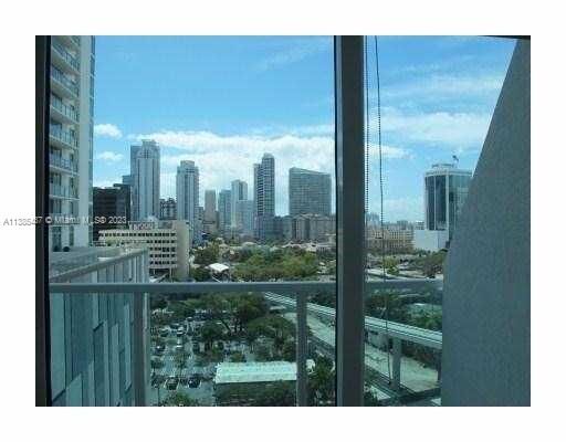 Property Photo:  41 SE 5th St 802  FL 33131 