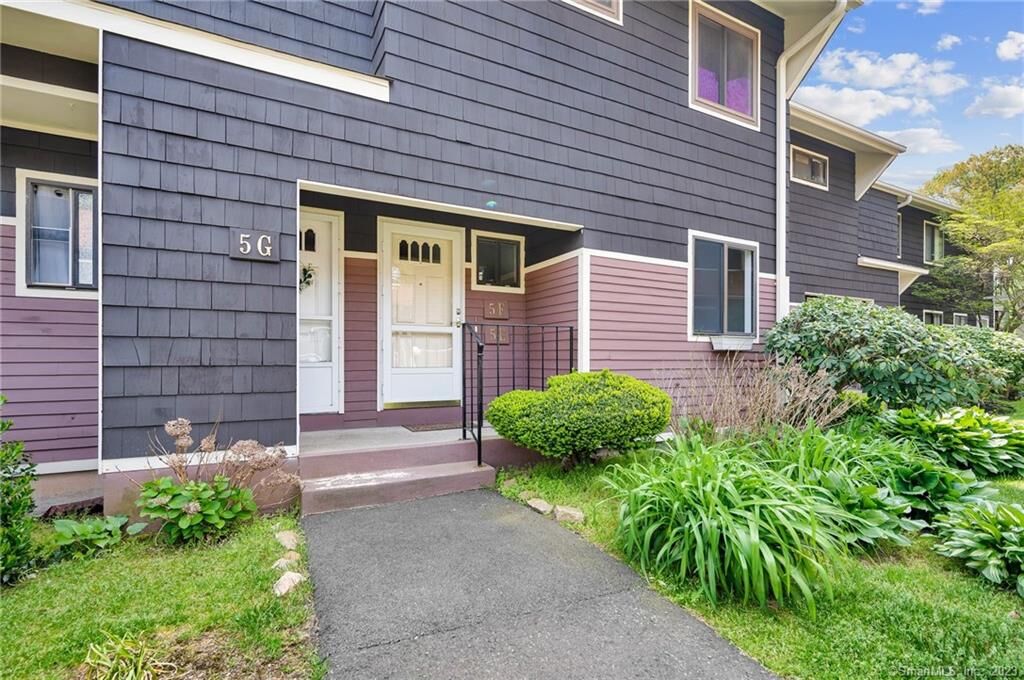 Property Photo:  5 Stonegate  CT 06405 