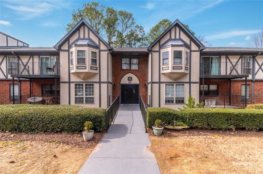 Property Photo: 6851 Roswell Road H23 GA 30328