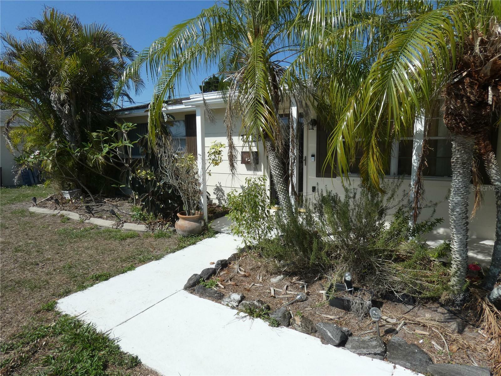 Property Photo:  1108 Rushmore Drive  FL 34690 