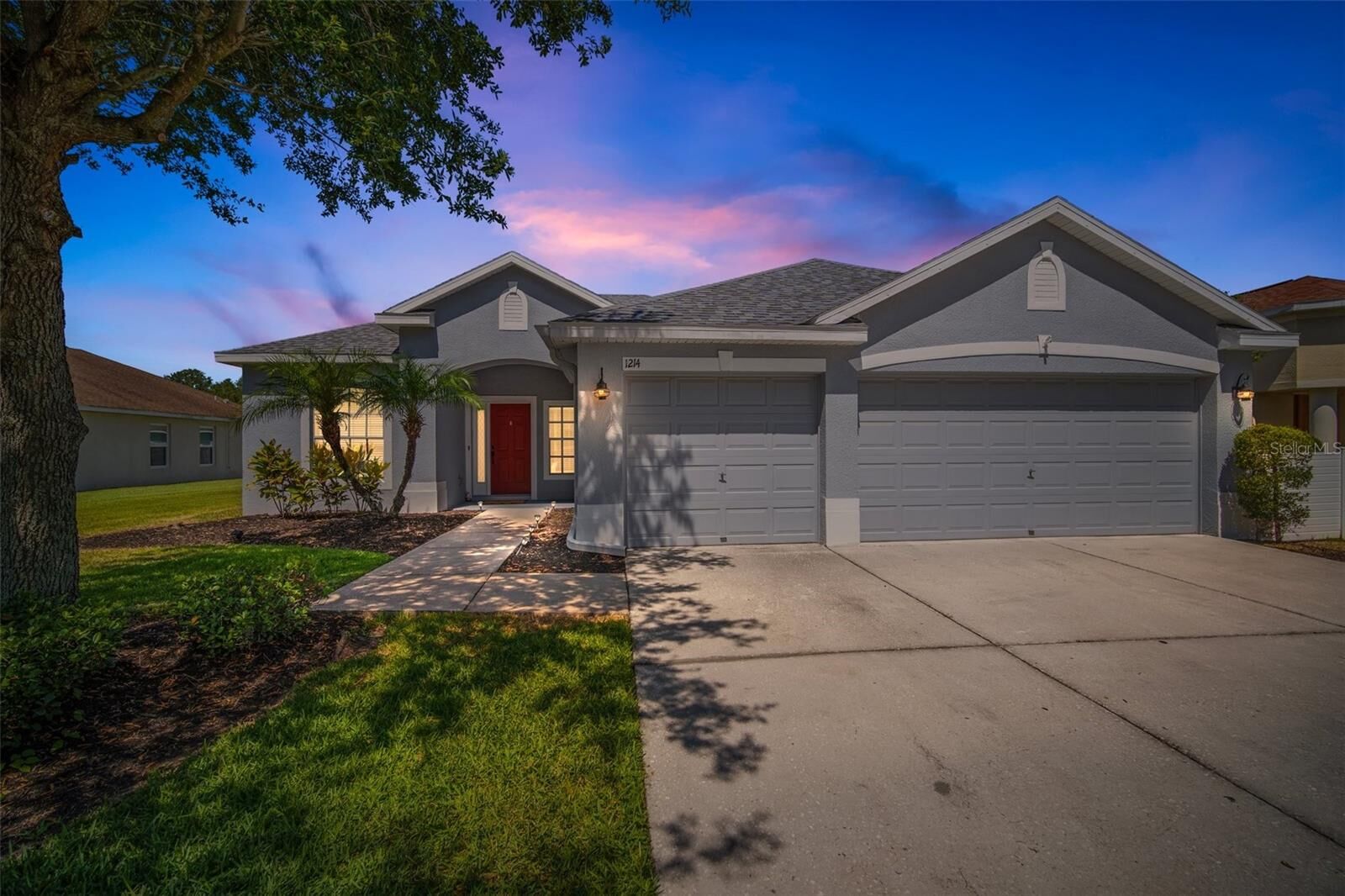 Property Photo: 1214 Emerald Hill Way FL 33594