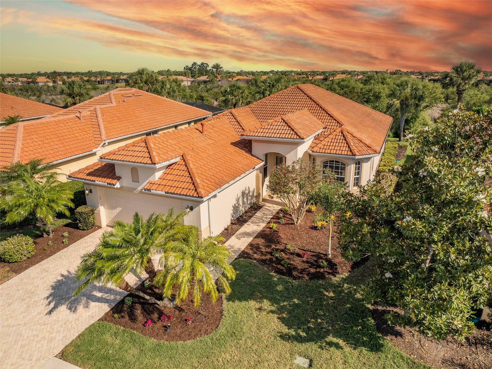 Property Photo: 122 Treviso Court FL 34275