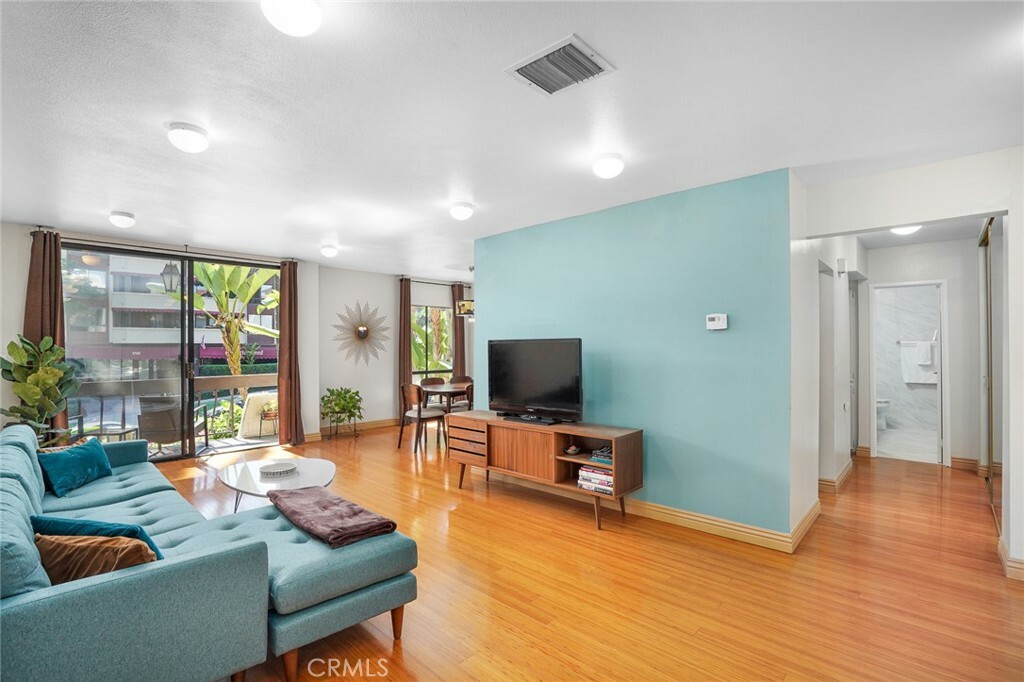 Property Photo:  1750 Camino Palmero Street 334  CA 90046 