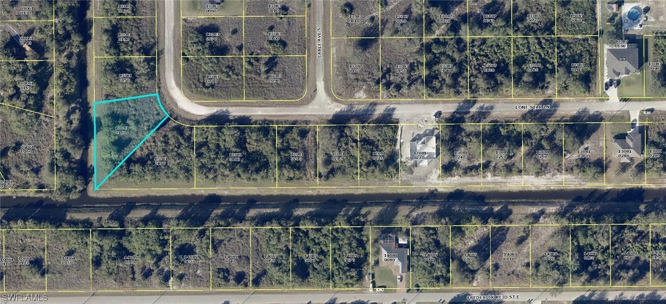 Property Photo:  534 Lone Star Lane  FL 33974 