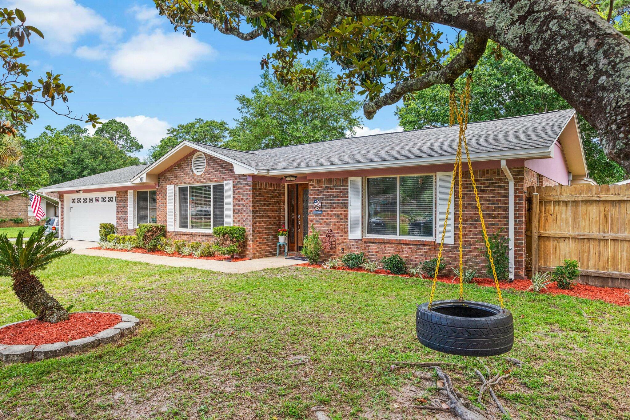 Property Photo:  501 Cove Circle  FL 32578 