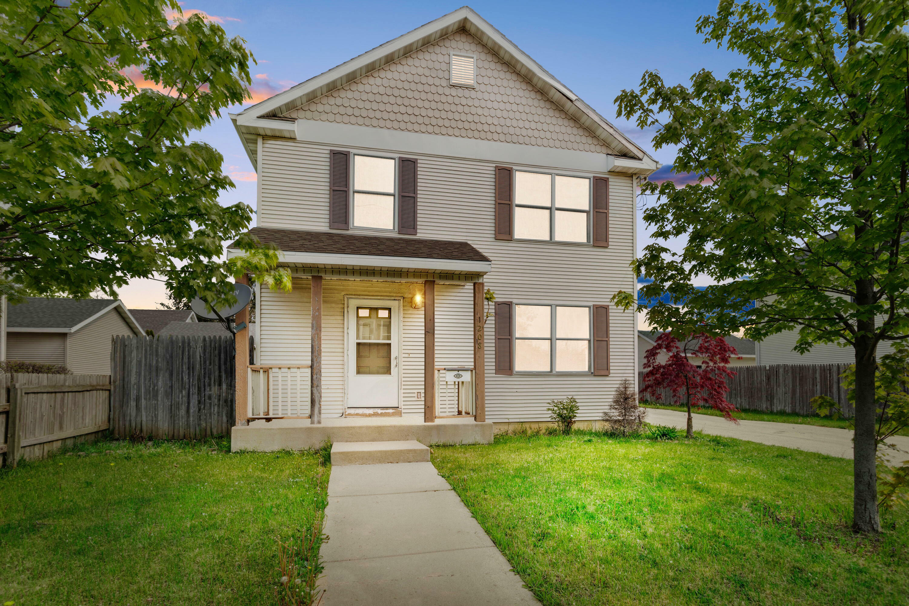 Property Photo: 1208 West St WI 53404