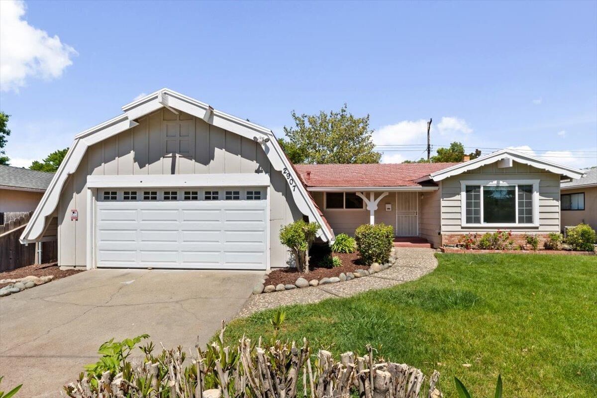 Property Photo:  2907 Chestnut Hill Drive  CA 95826 