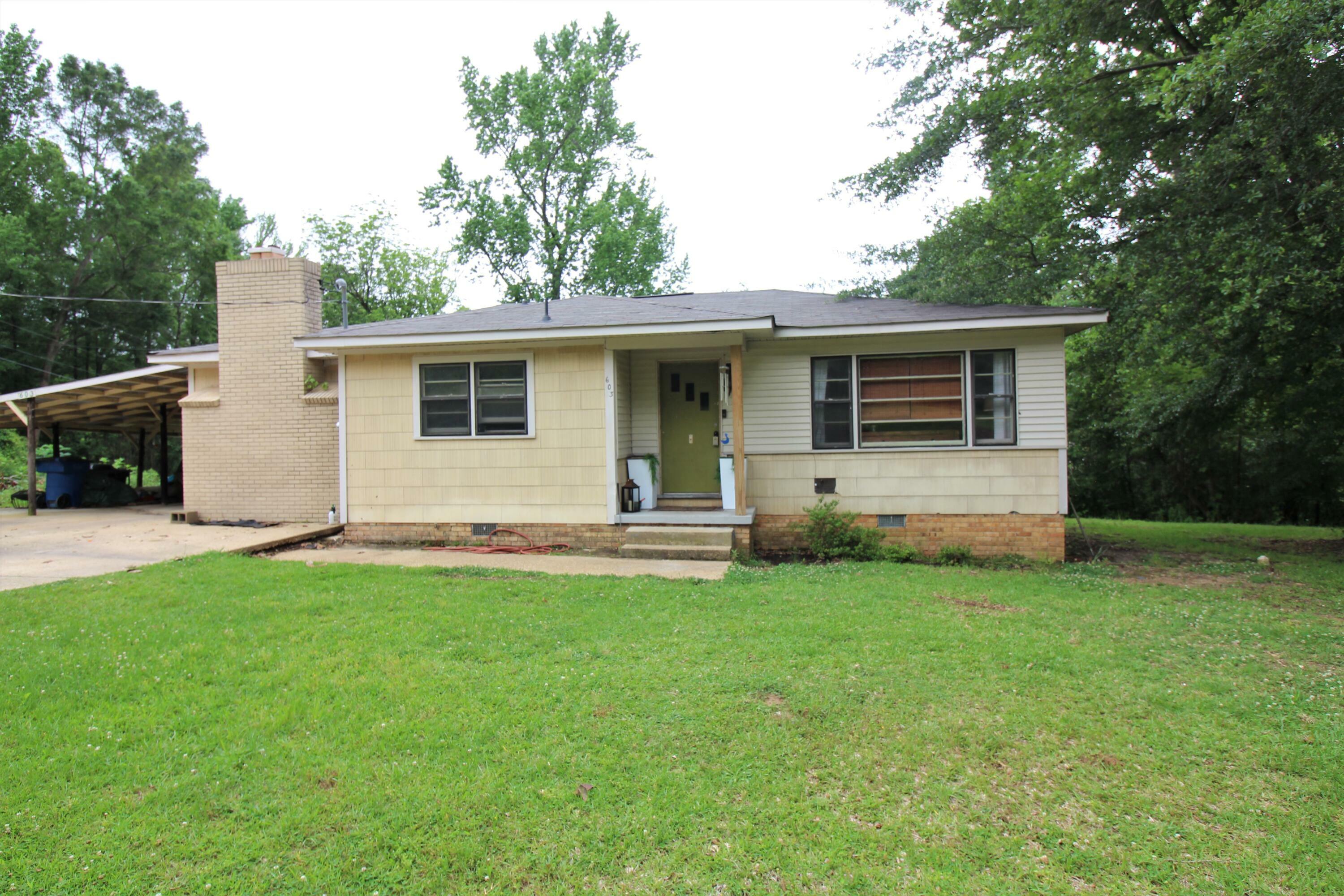 Property Photo: 603 E Bankhead St. MS 38843