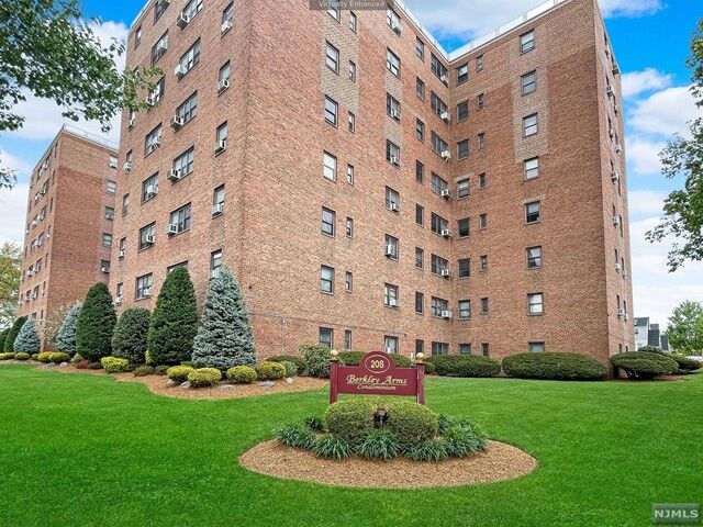 Property Photo:  208 Anderson Street 3an  NJ 07601 