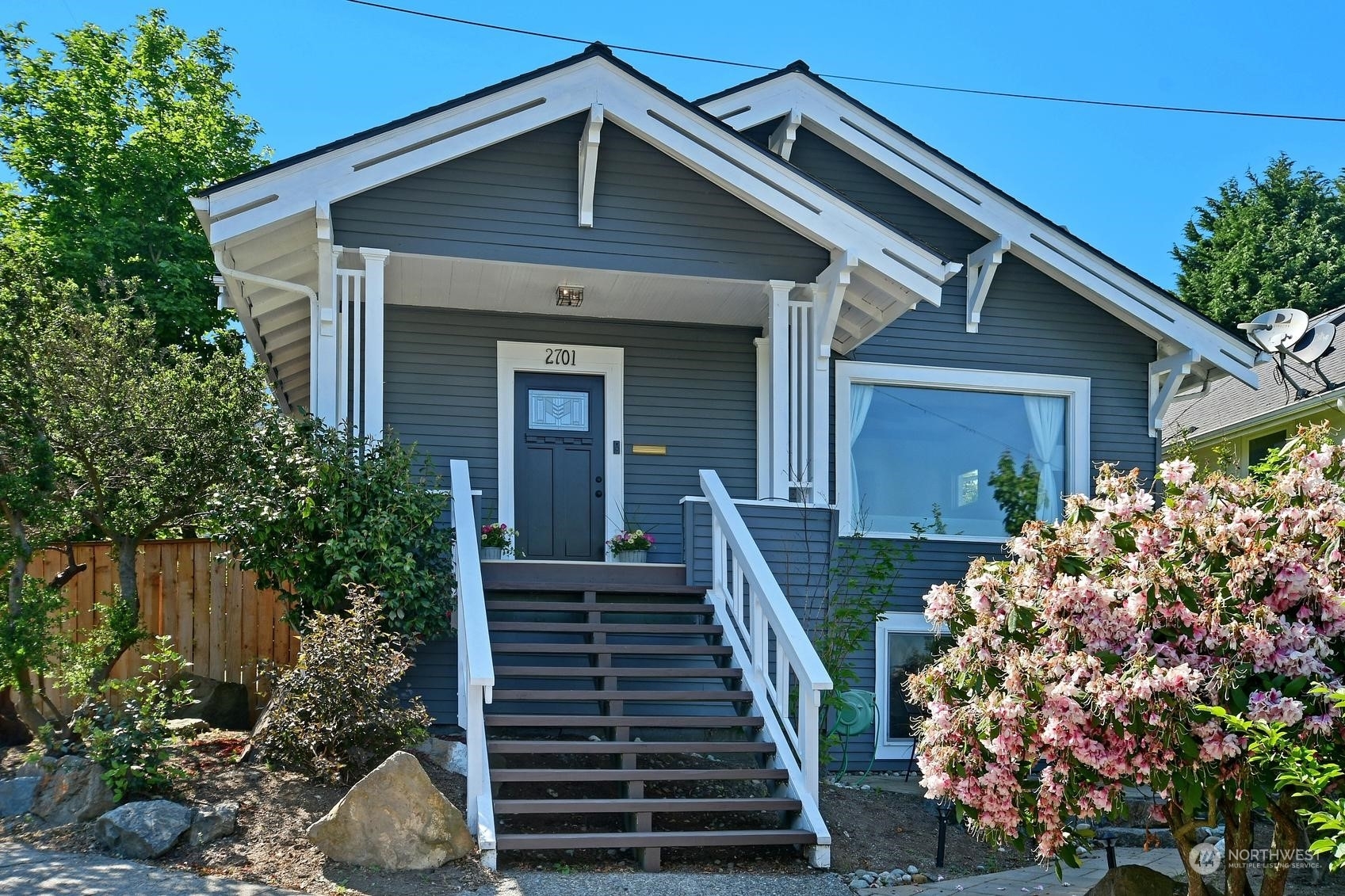 Property Photo:  2701 2nd Avenue N  WA 98109 