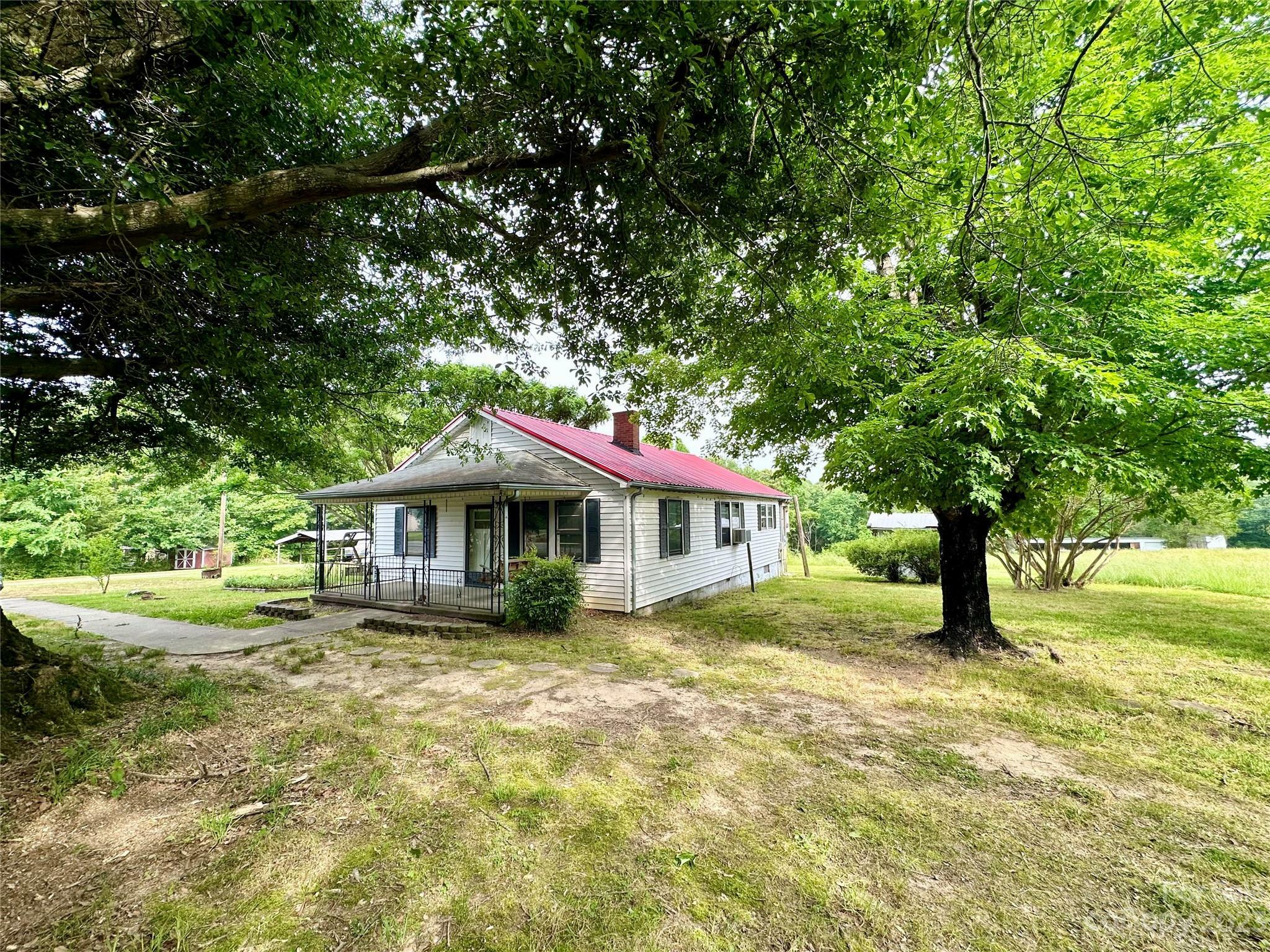 Property Photo:  202 Rankin Hill Road  NC 28166 