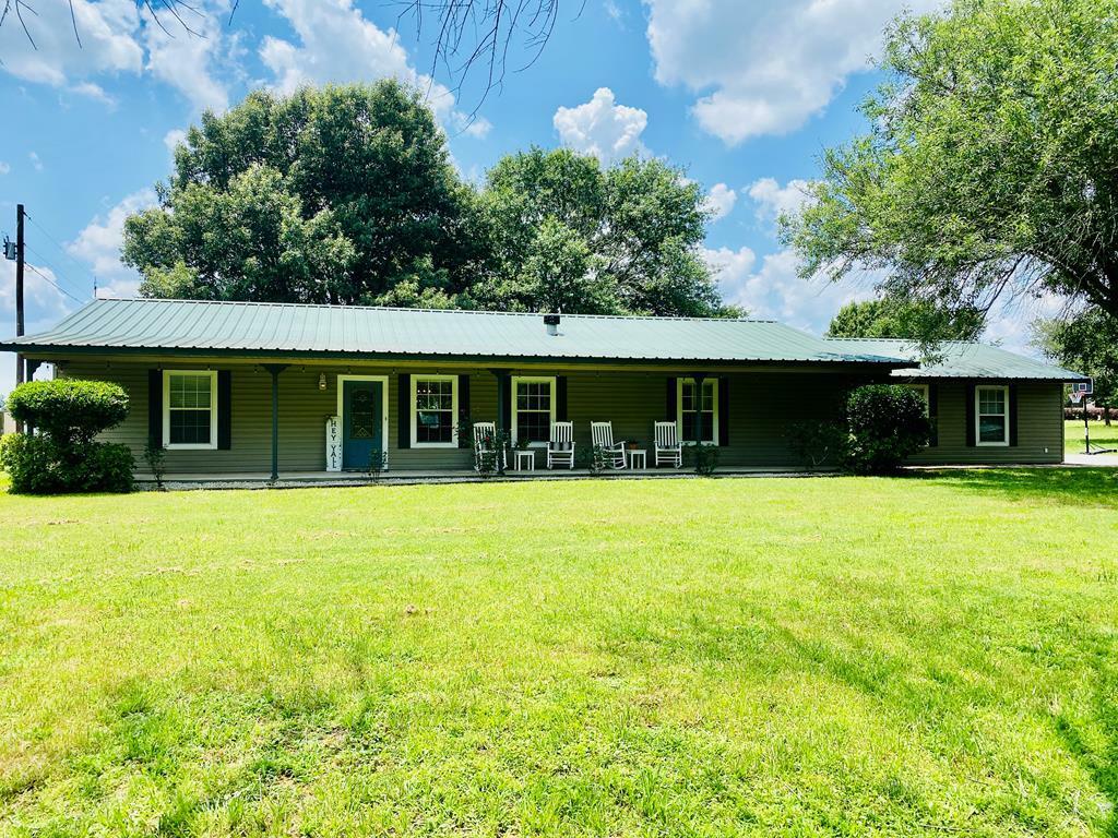 Property Photo: 948 Fm 226 TX 75961