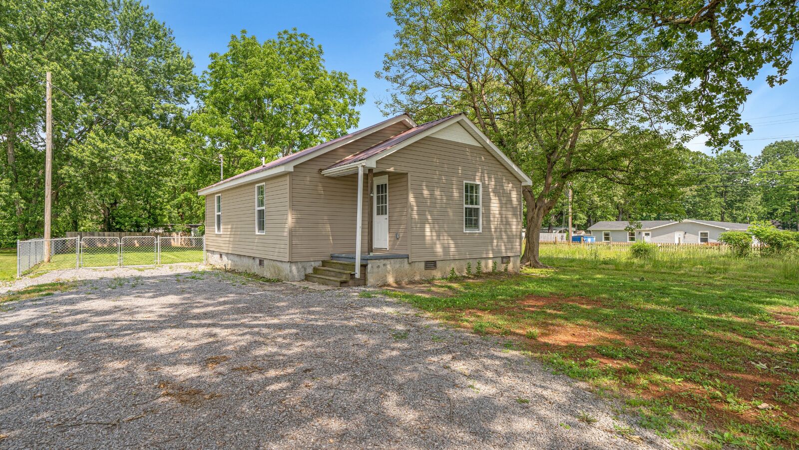 Property Photo: 302 N College St TN 37388