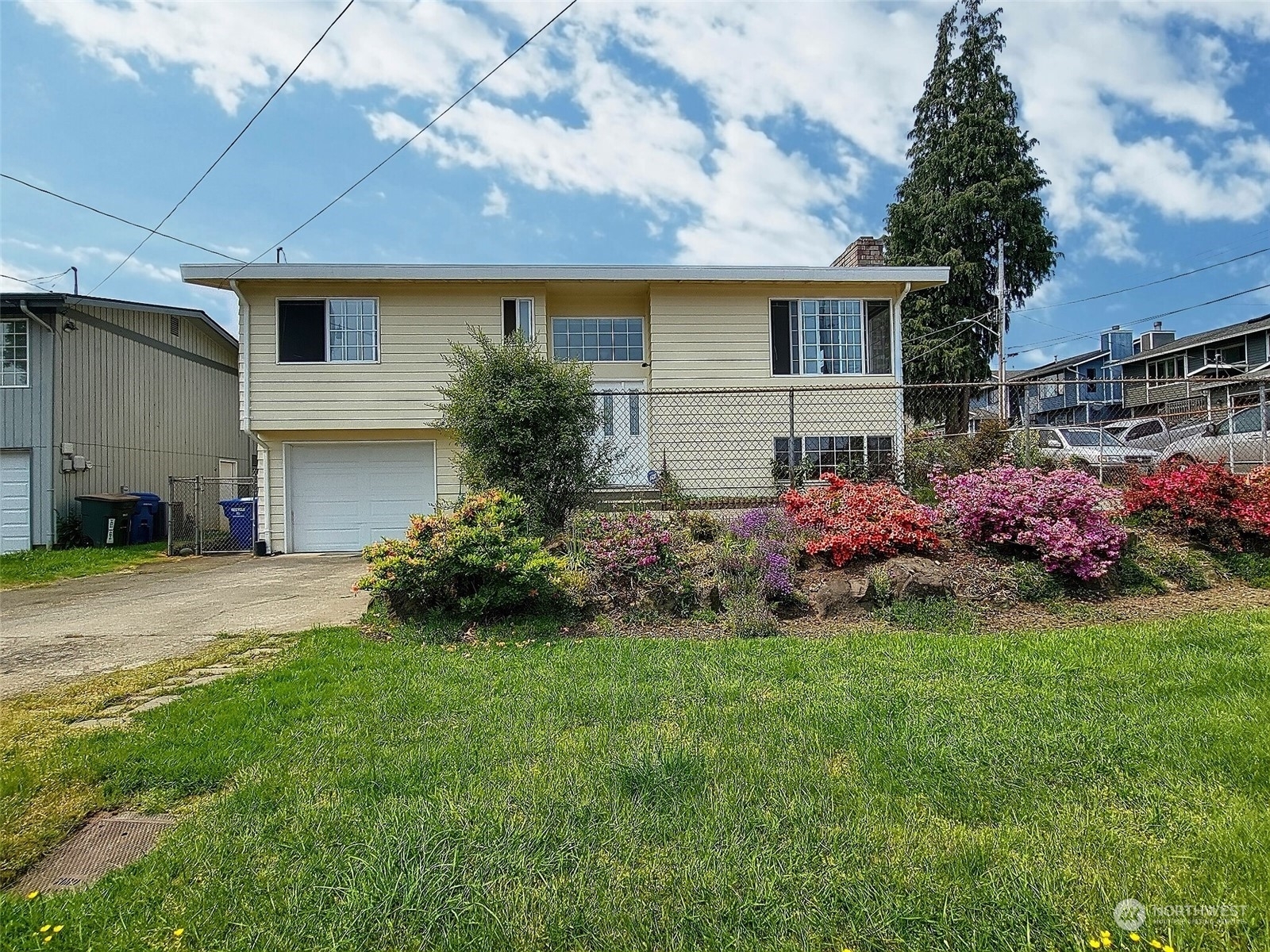 Property Photo:  8501 39th Avenue S  WA 98118 