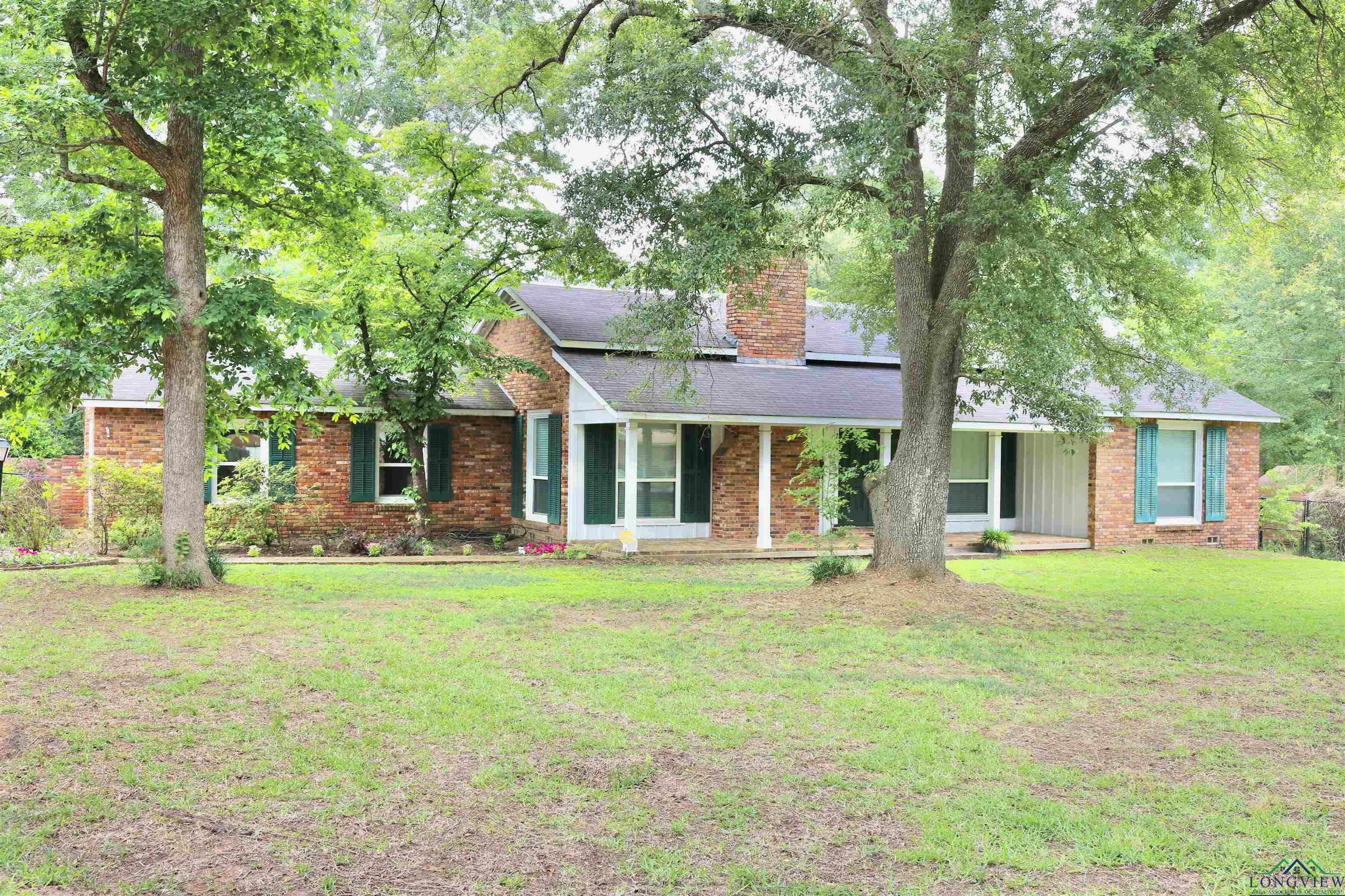 Property Photo:  204 Crescent  TX 75602 