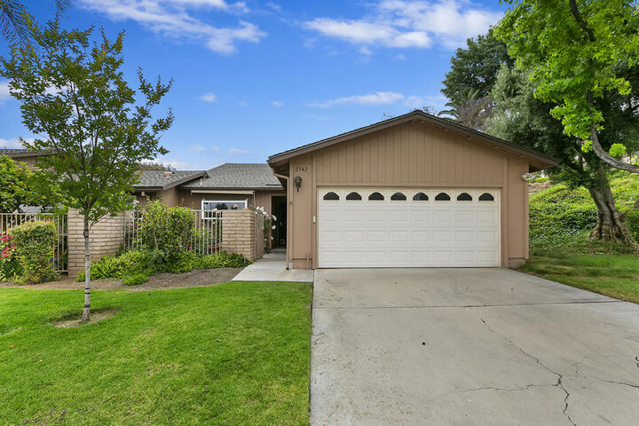 Property Photo:  2542 Laramie Rd Road  CA 92506 