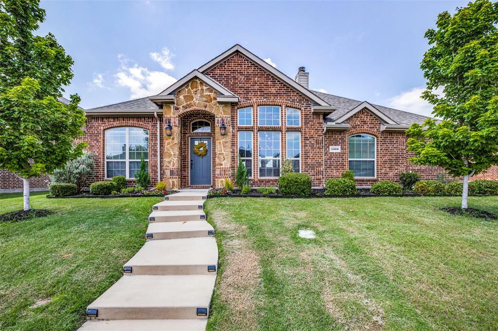 Property Photo: 1308 Crescent Cove Drive TX 75087